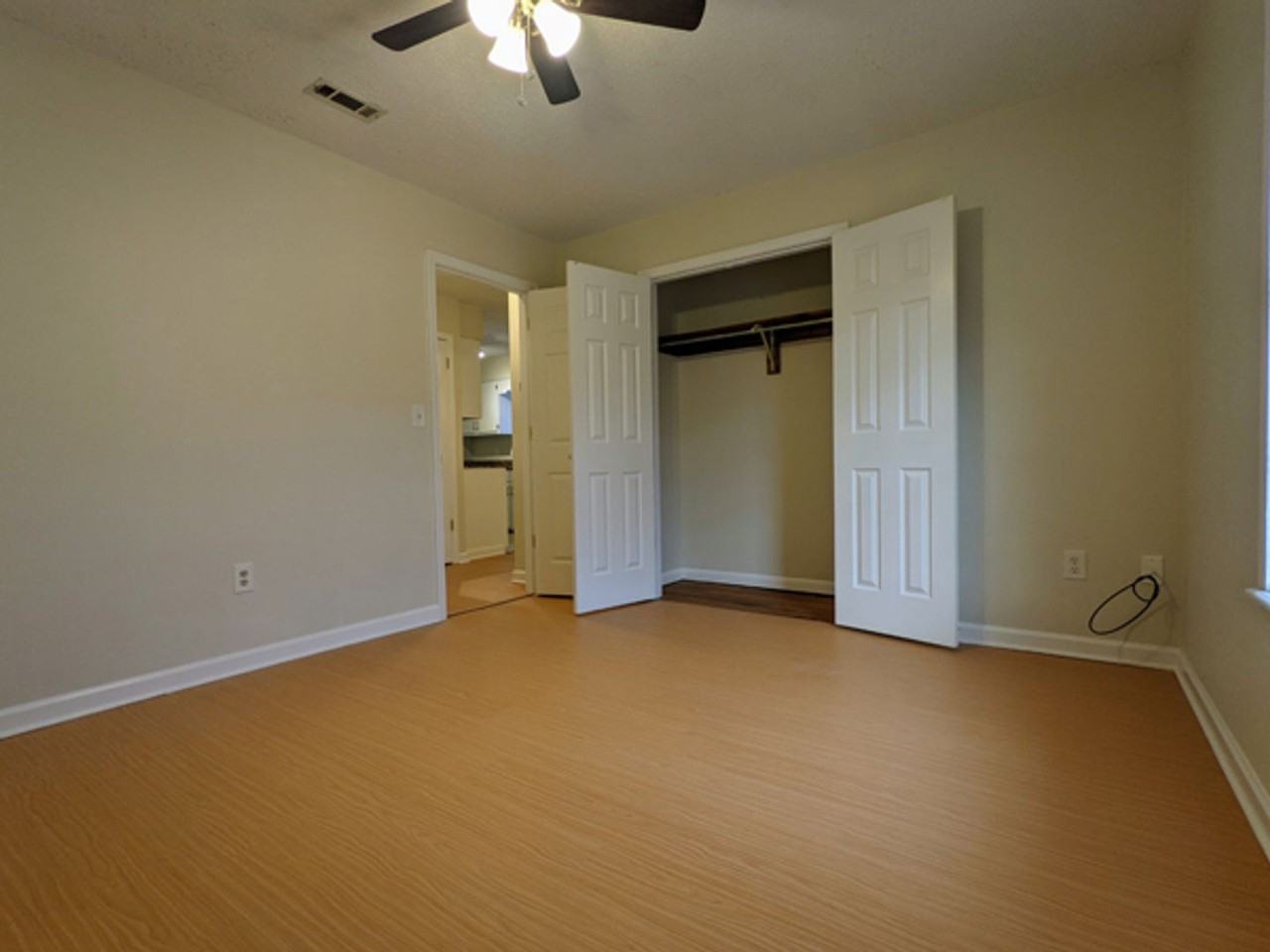 1860 Skyline Dr - Photo 3 of 17
