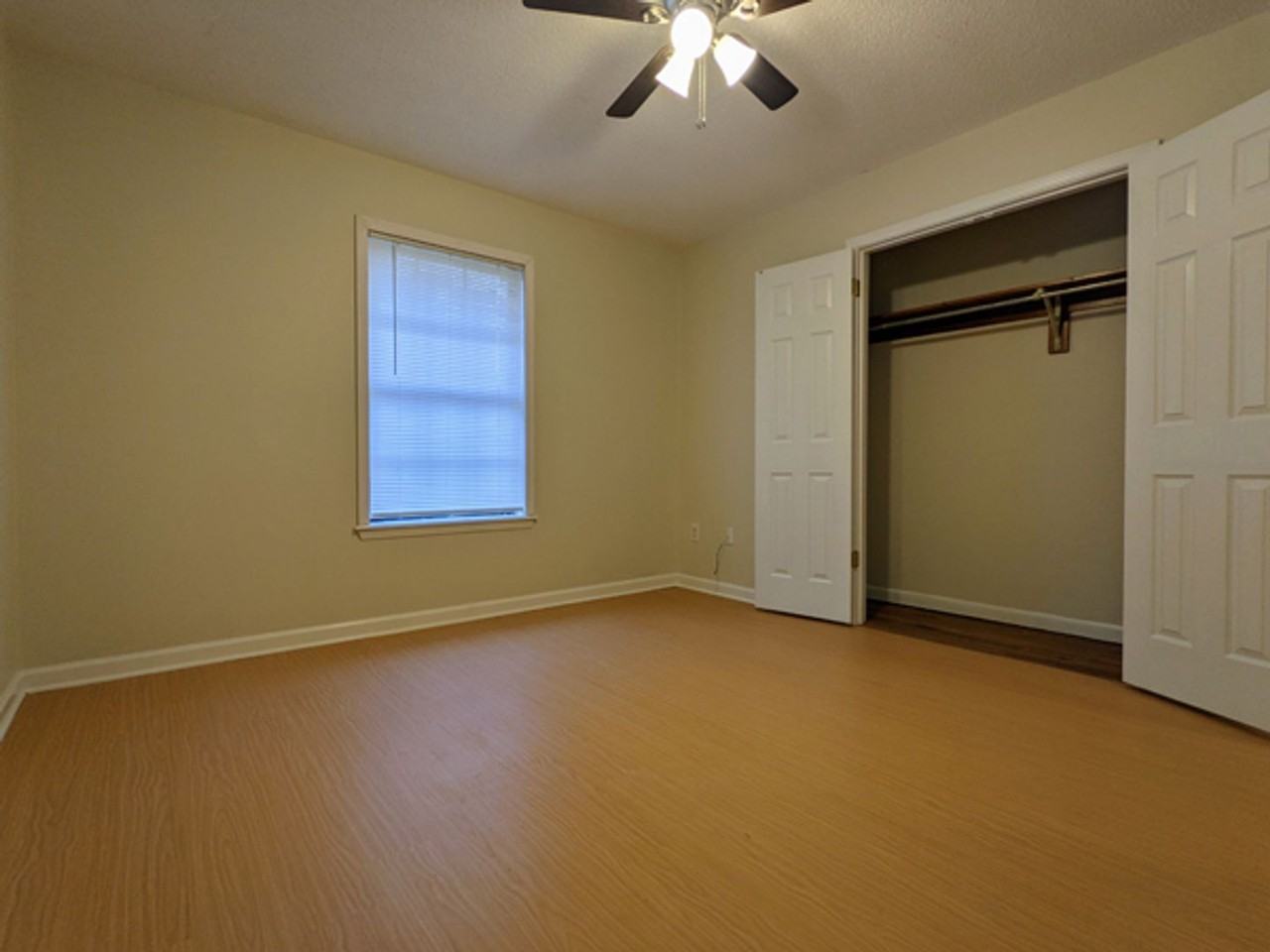 1860 Skyline Dr - Photo 4 of 17
