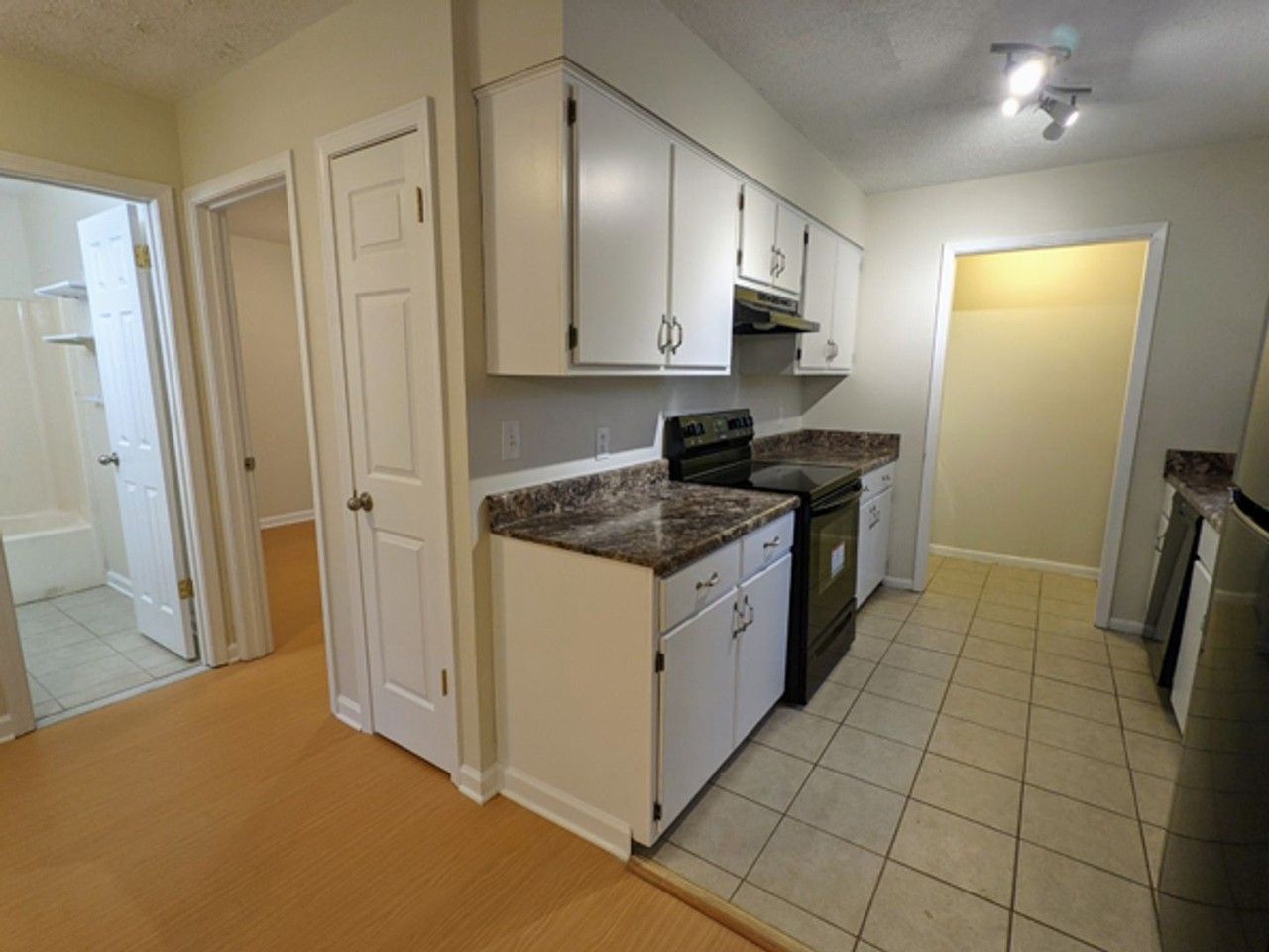1860 Skyline Dr - Photo 6 of 17