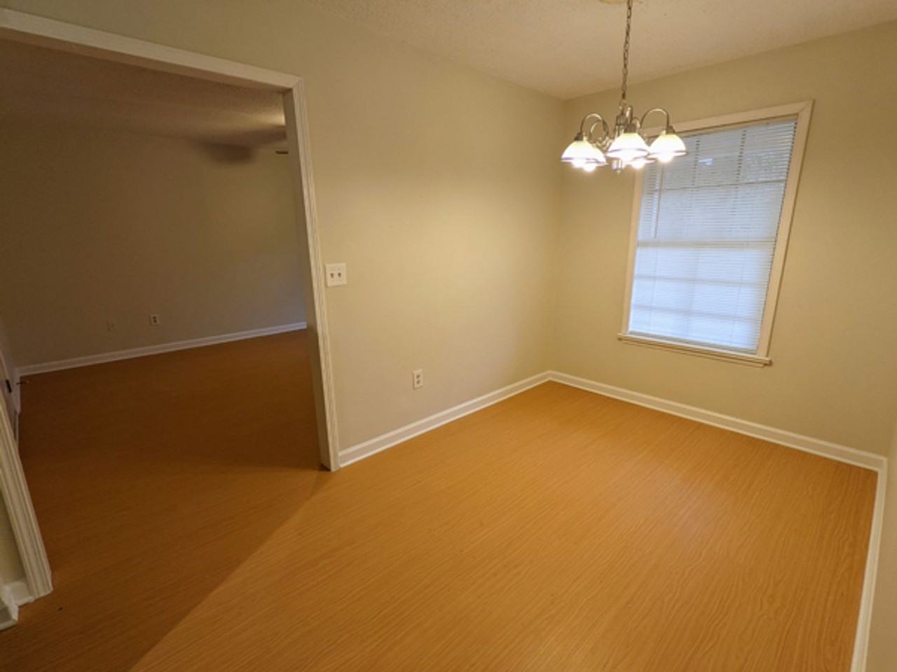 1860 Skyline Dr - Photo 7 of 17