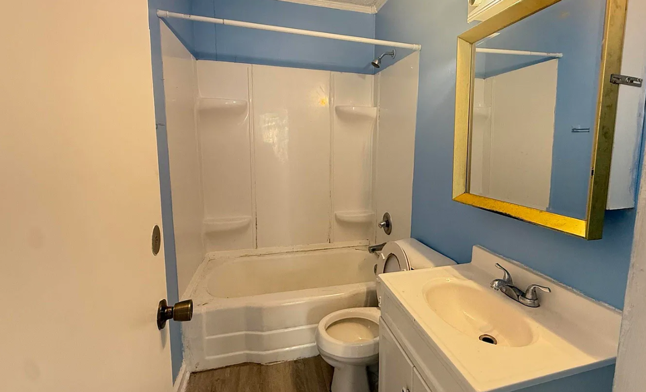 1026 Mckinnie Ave - Photo 2 of 6