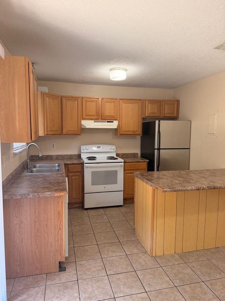 2750 W 12th St #1C - Photo 4 of 12