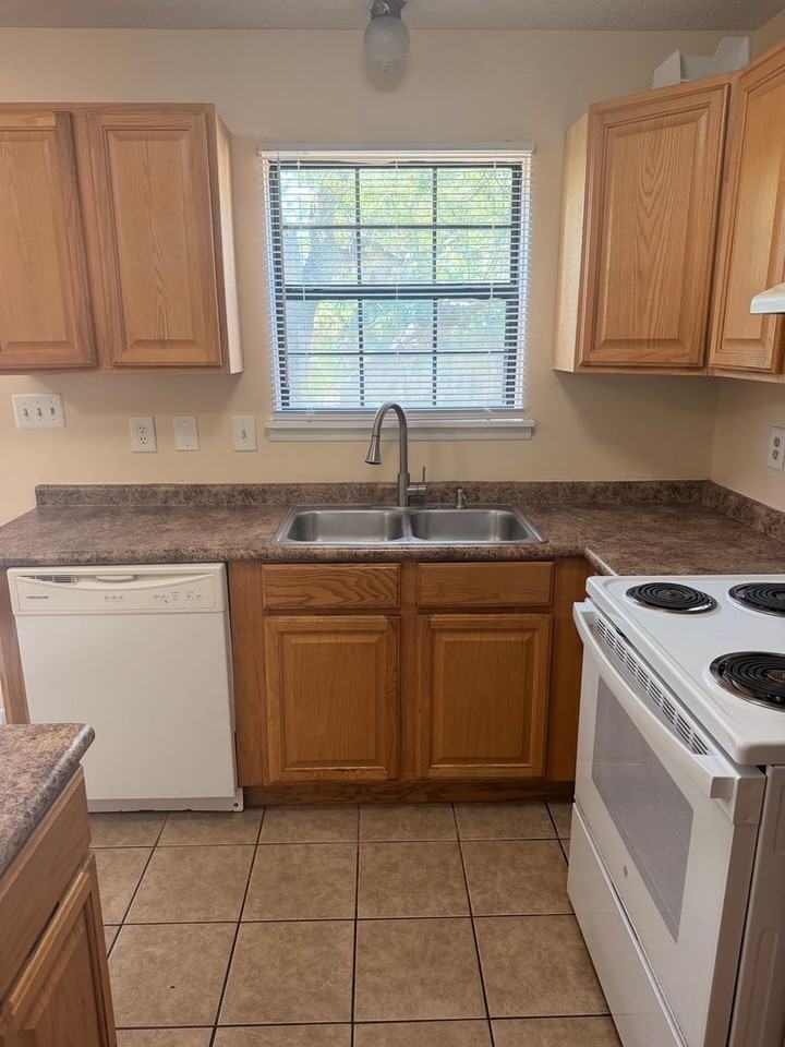 2750 W 12th St #1C - Photo 5 of 12