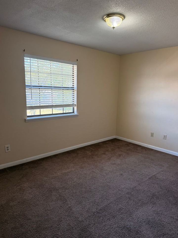 2750 W 12th St #1C - Photo 6 of 12