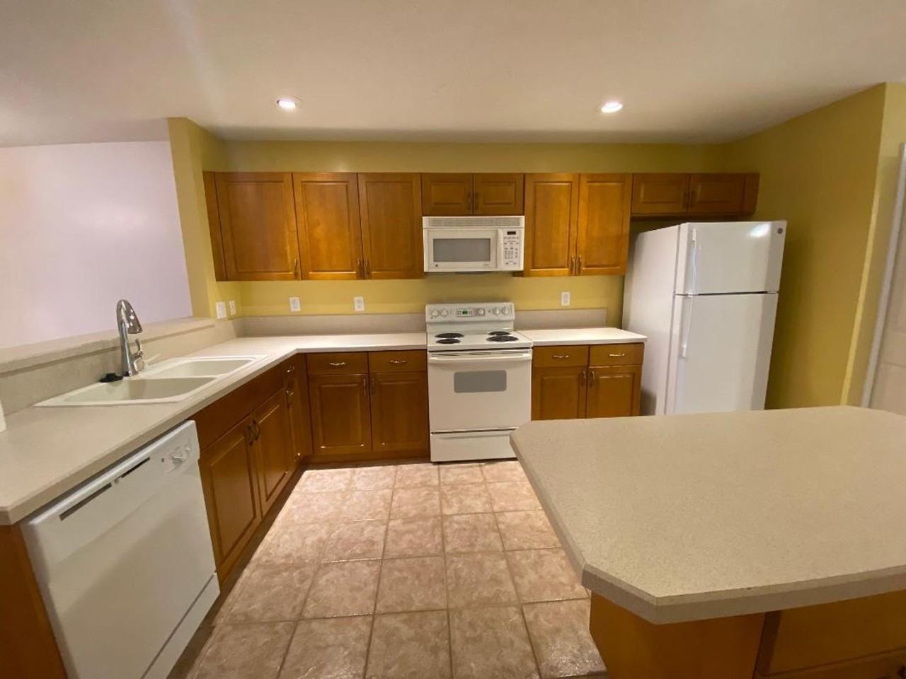 163 Park Pl - Photo 5 of 12