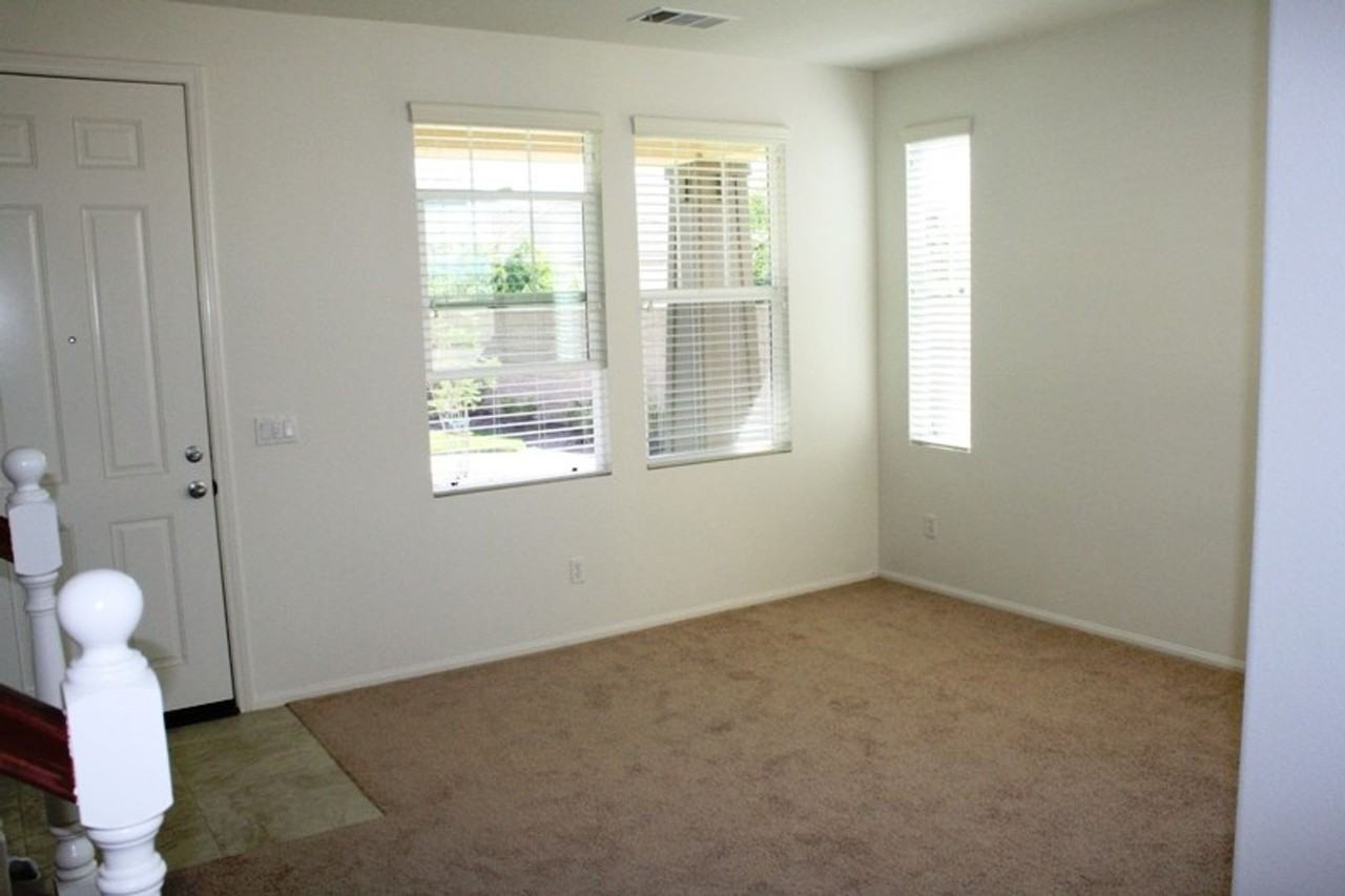 31842 Domenoe Way - Photo 2 of 15
