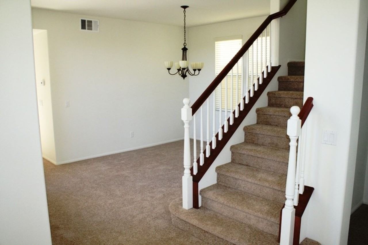 31842 Domenoe Way - Photo 3 of 15
