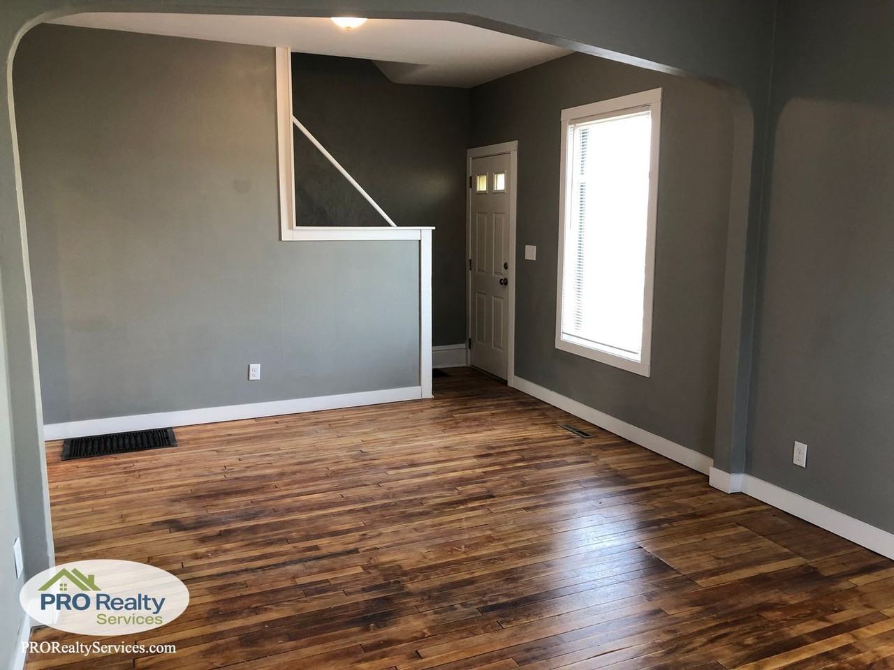 1520 Dayton Ave - Photo 2 of 16