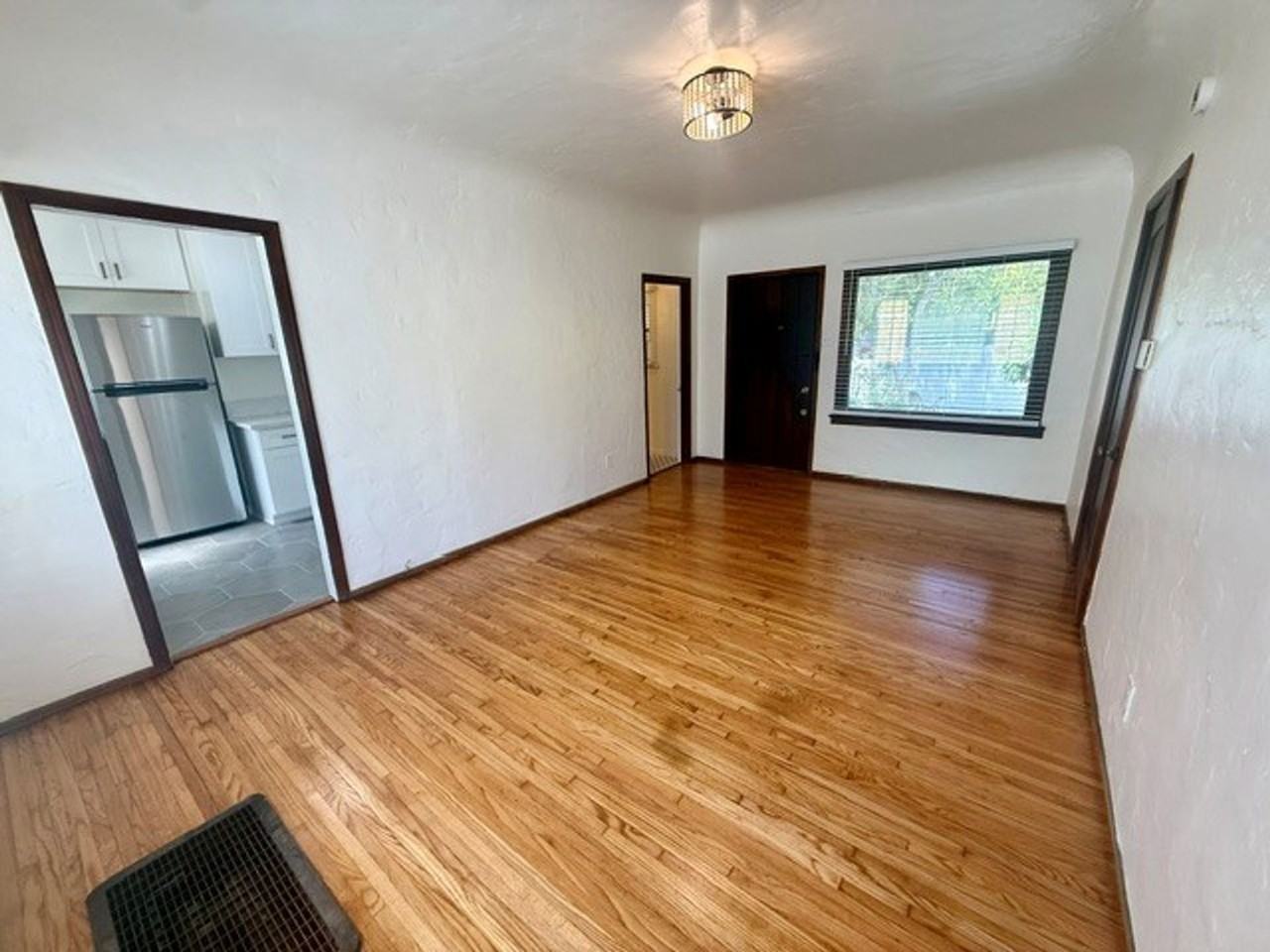 1844 E 5th St. #3 - Photo 4 of 10