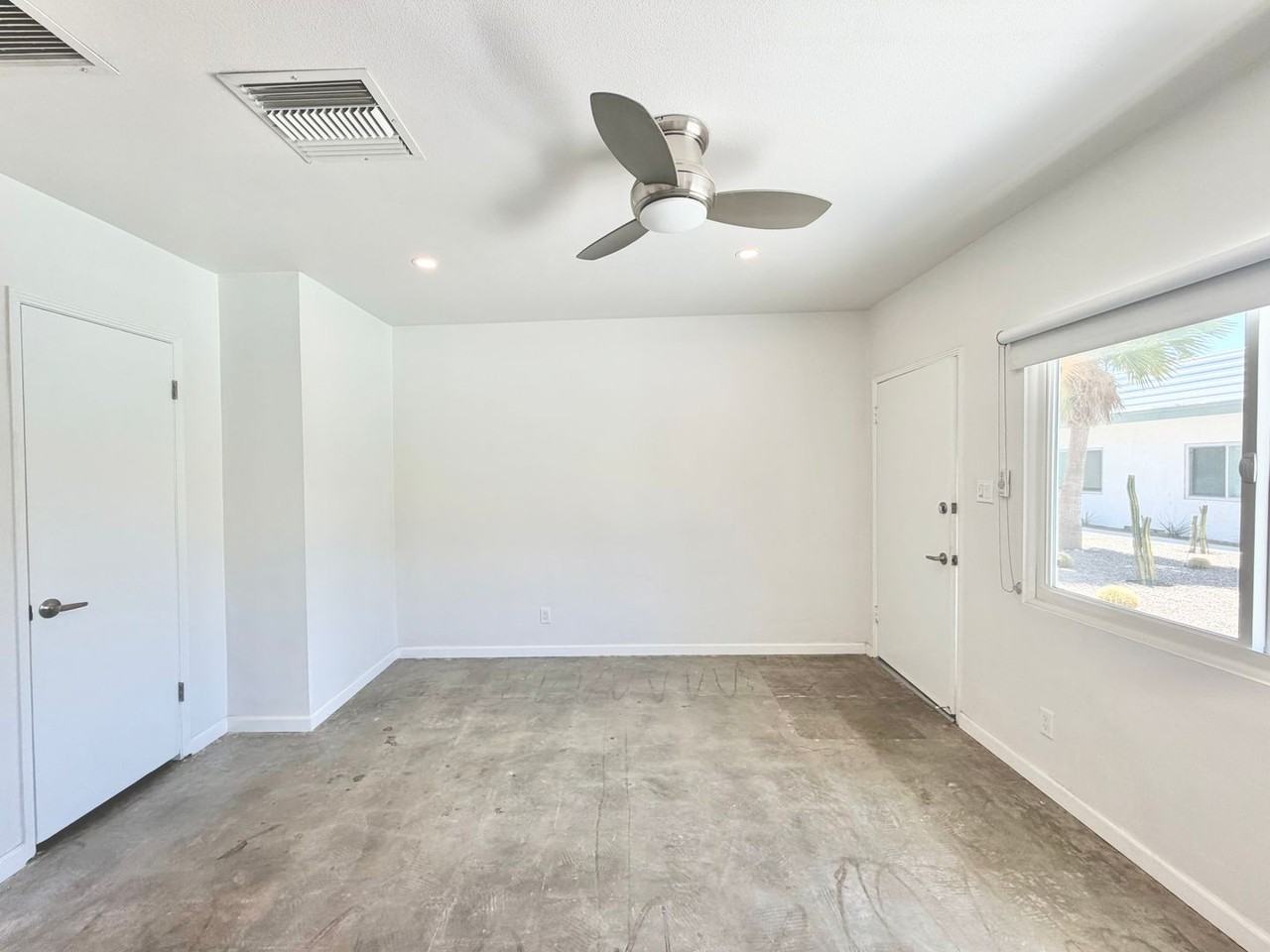700 N Riverside Dr #2 - Photo 6 of 11