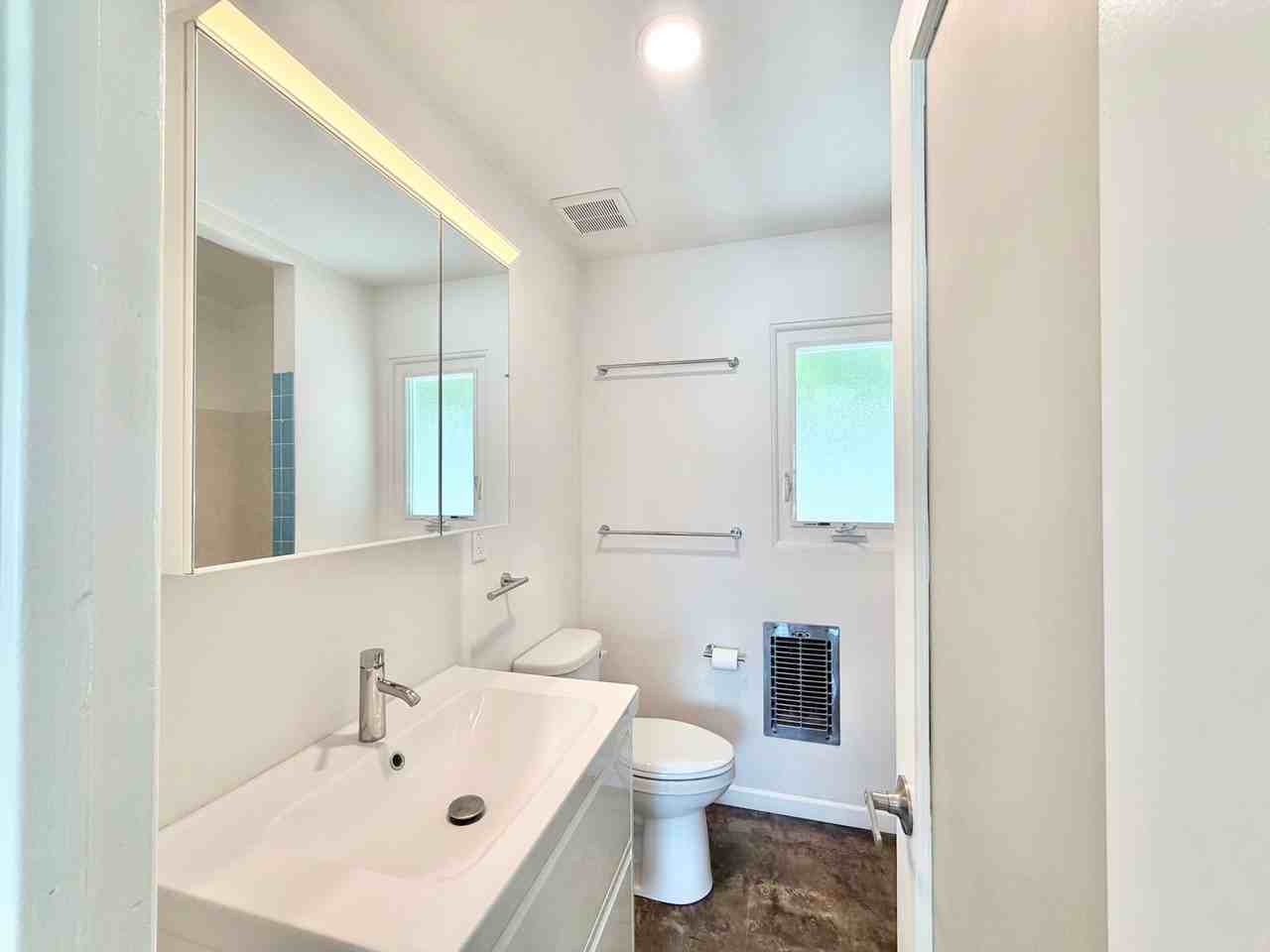 700 N Riverside Dr #2 - Photo 7 of 11