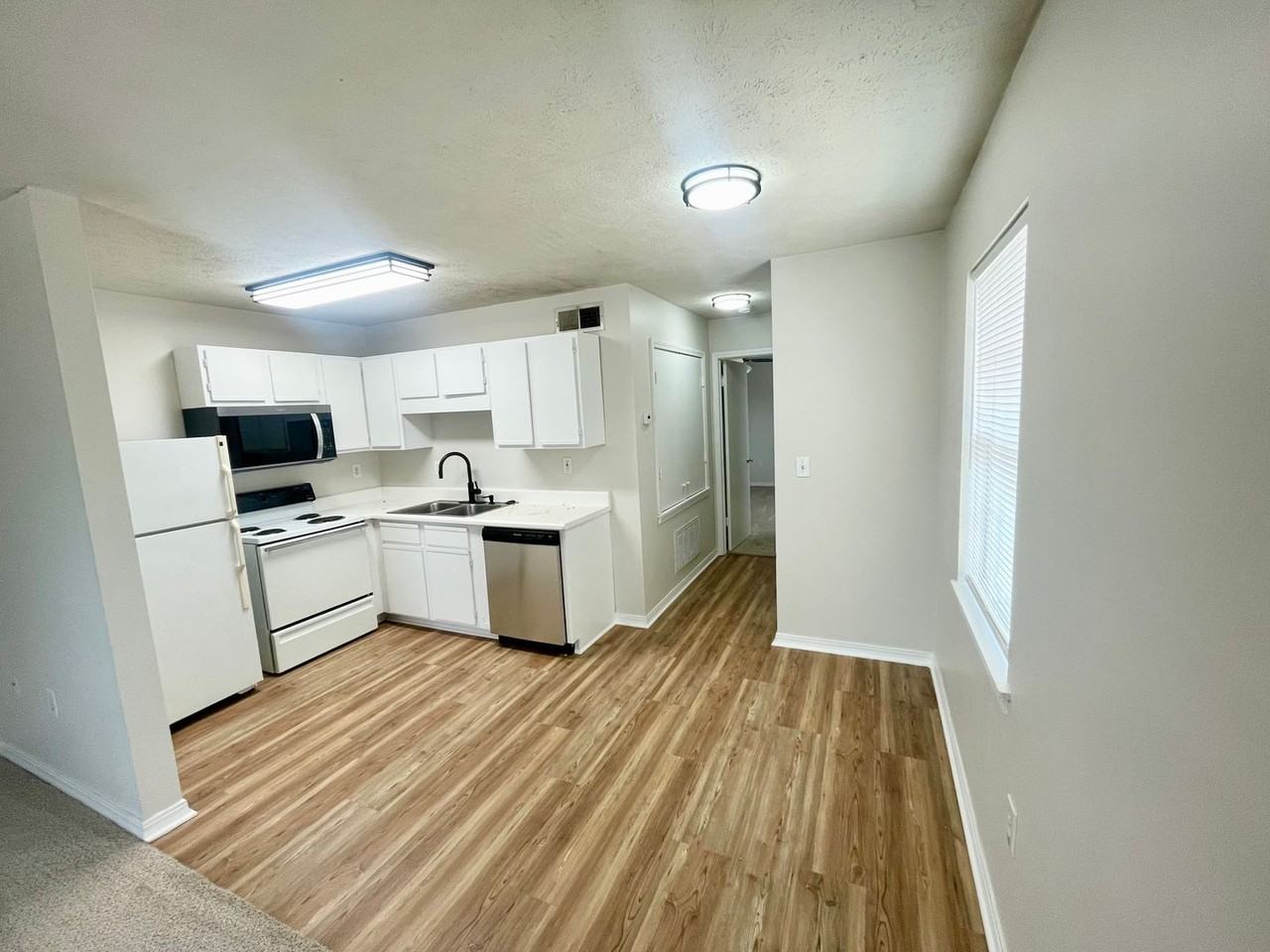Dexter Dr - Photo 4 of 7