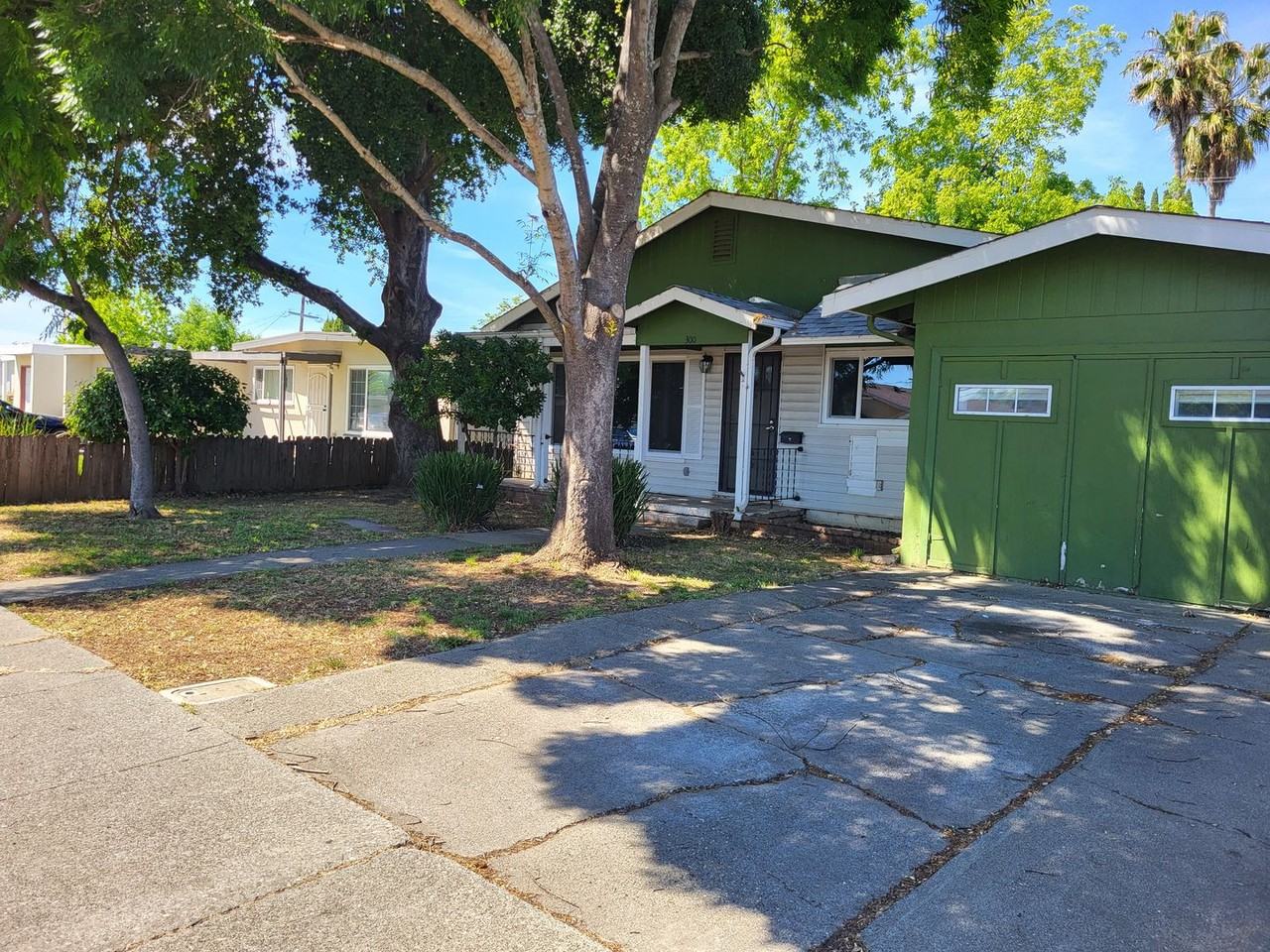 300 Utah St - Photo 2 of 11