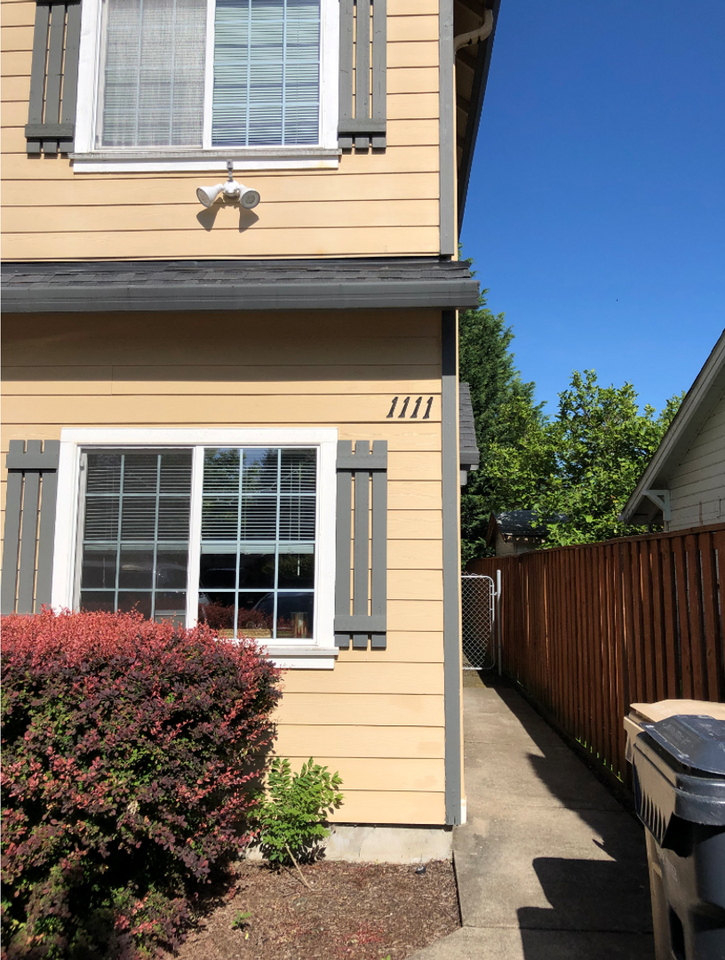 1111 Nw 27th St - Photo 2 of 22