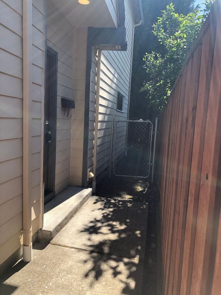 1111 Nw 27th St - Photo 3 of 22