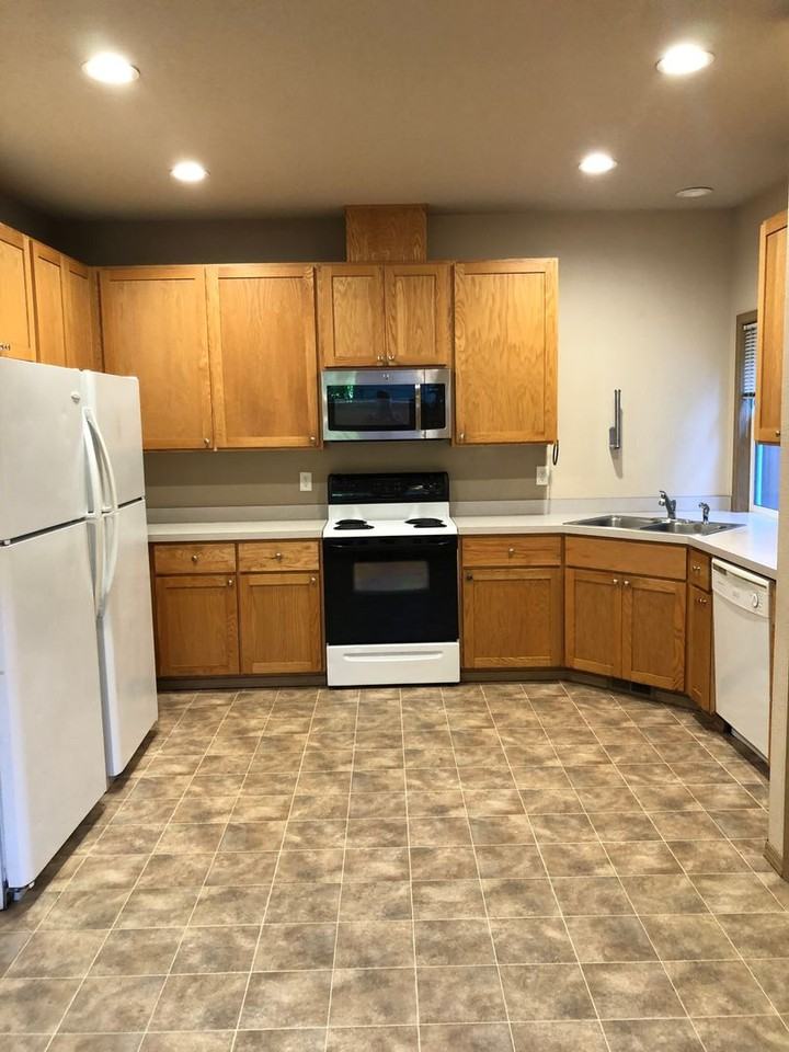 1111 Nw 27th St - Photo 4 of 22