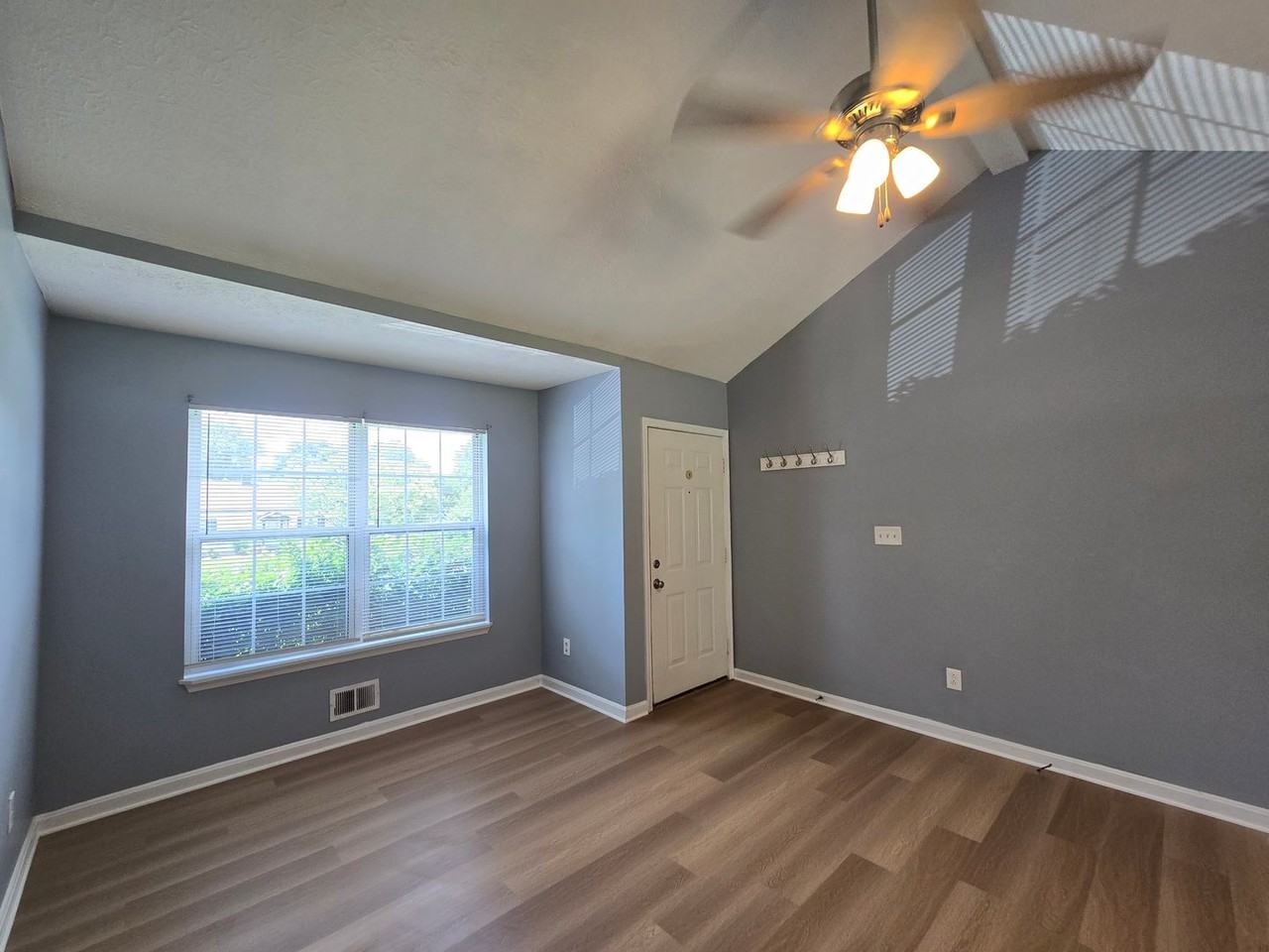 3706 Locust Ave - Photo 3 of 33