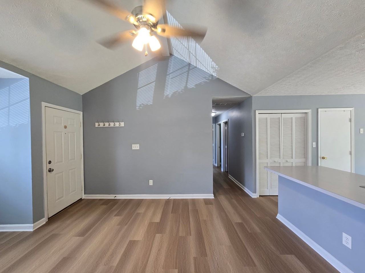 3706 Locust Ave - Photo 4 of 33