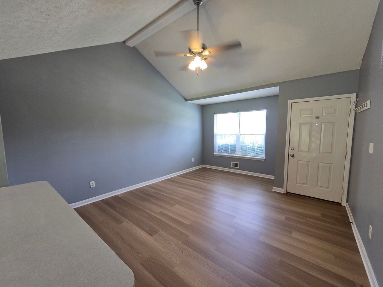 3706 Locust Ave - Photo 5 of 33