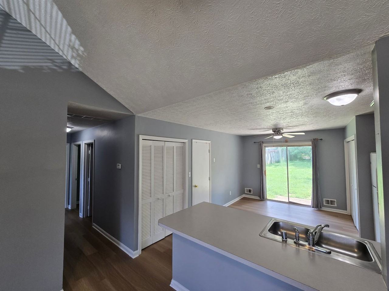 3706 Locust Ave - Photo 6 of 33
