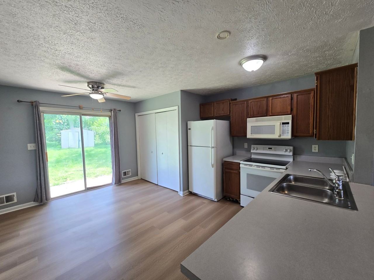 3706 Locust Ave - Photo 7 of 33