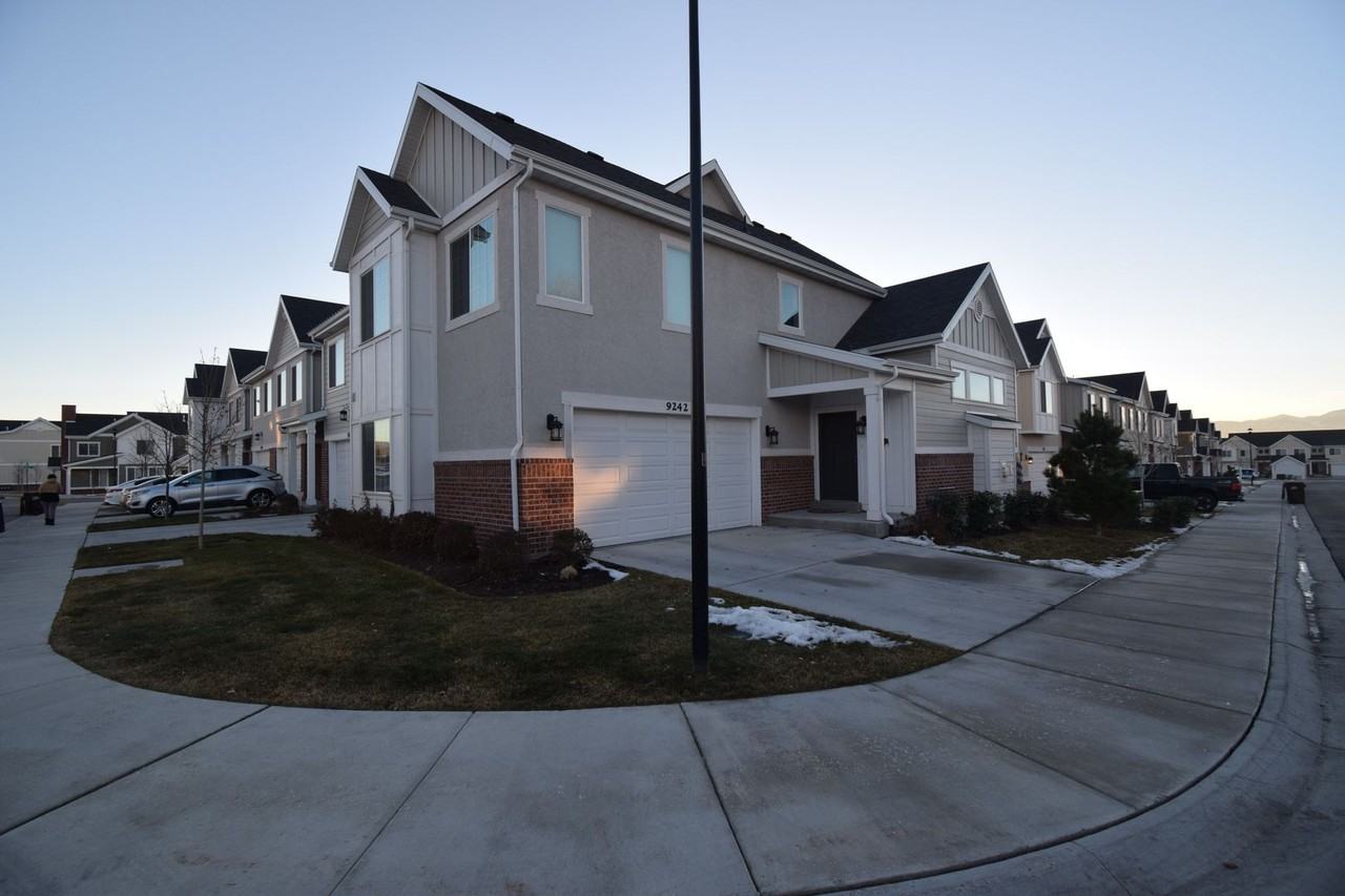 9242 S Rose Cottage Way - Photo 2 of 20