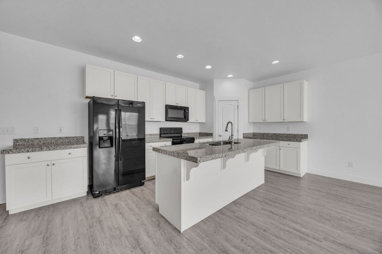 13696 S Glengarry Ln - Photo 4 of 25