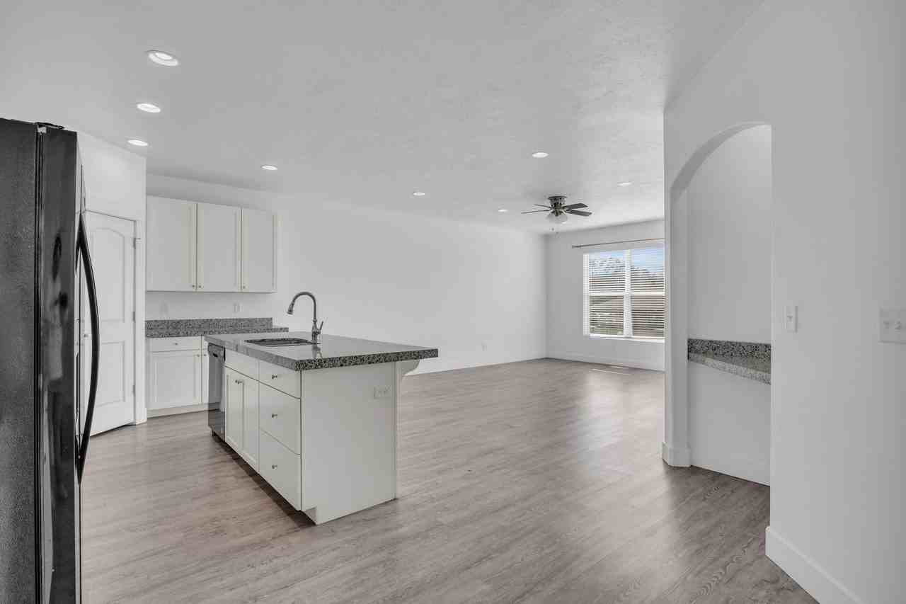 13696 S Glengarry Ln - Photo 5 of 25