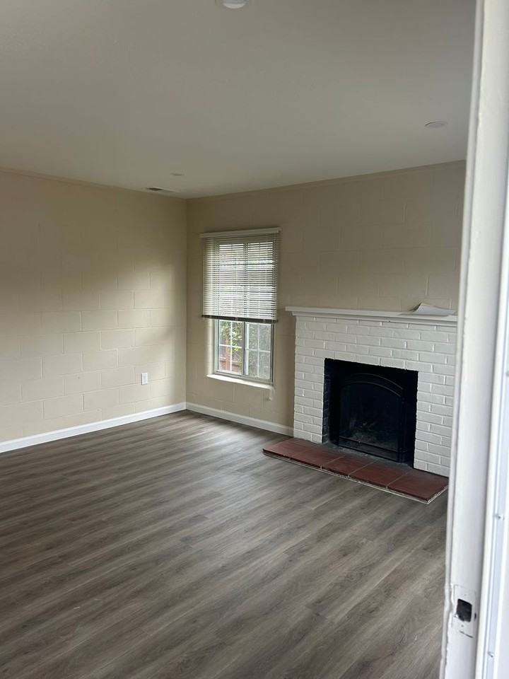 1032 Northwood Dr - Photo 2 of 17