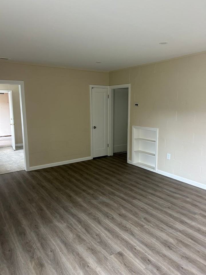 1032 Northwood Dr - Photo 3 of 17