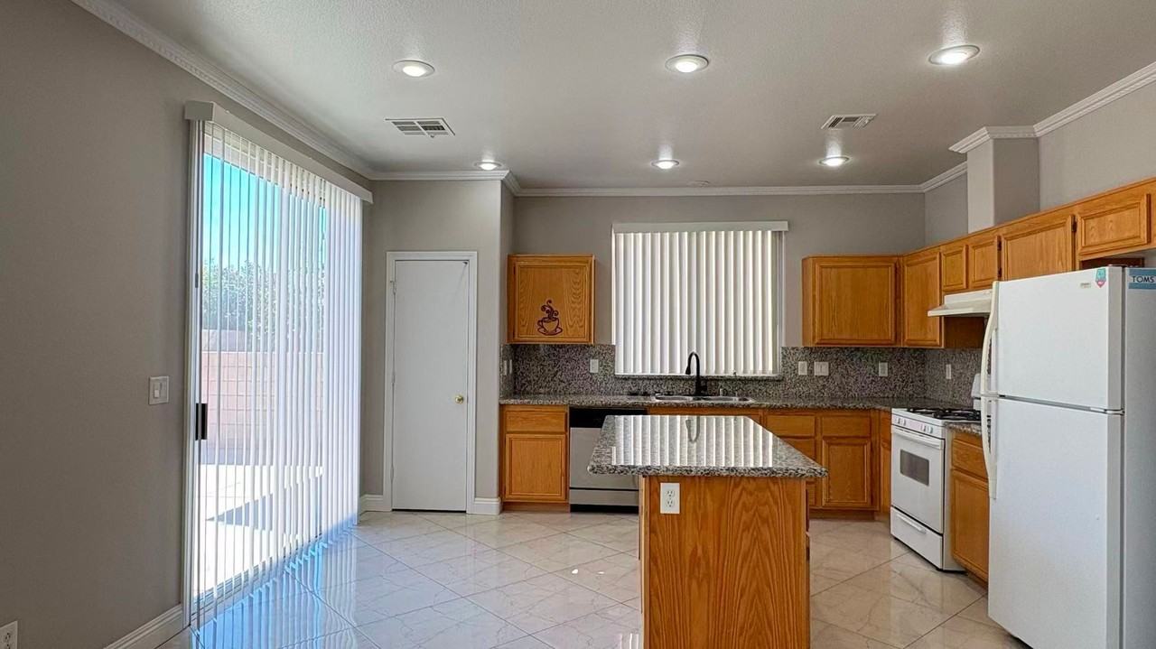 8492 Indigo Harbor Ave - Photo 3 of 24