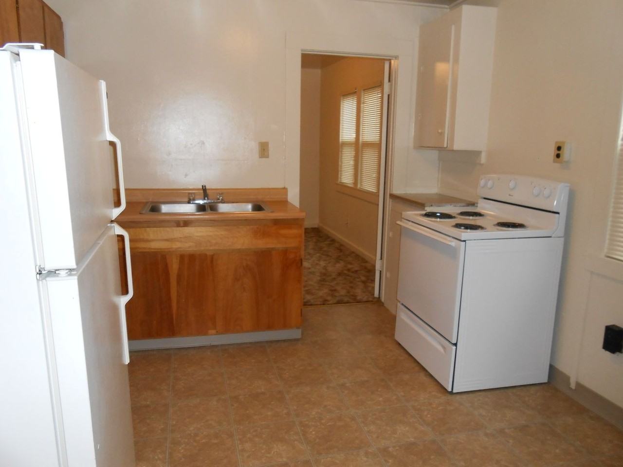 1034 State St - Photo 6 of 7