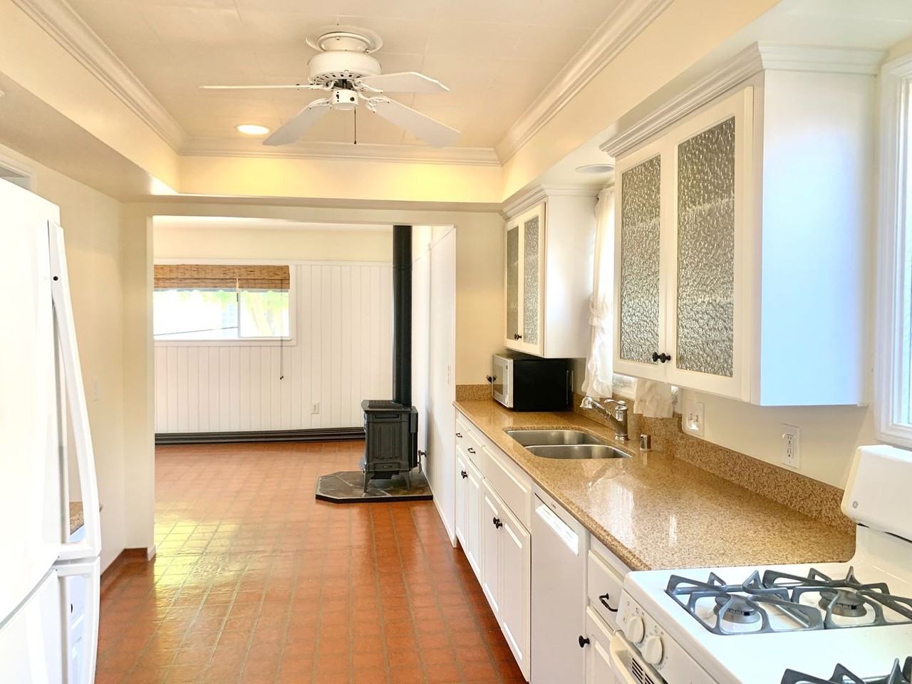 140 G Ave - Photo 5 of 40