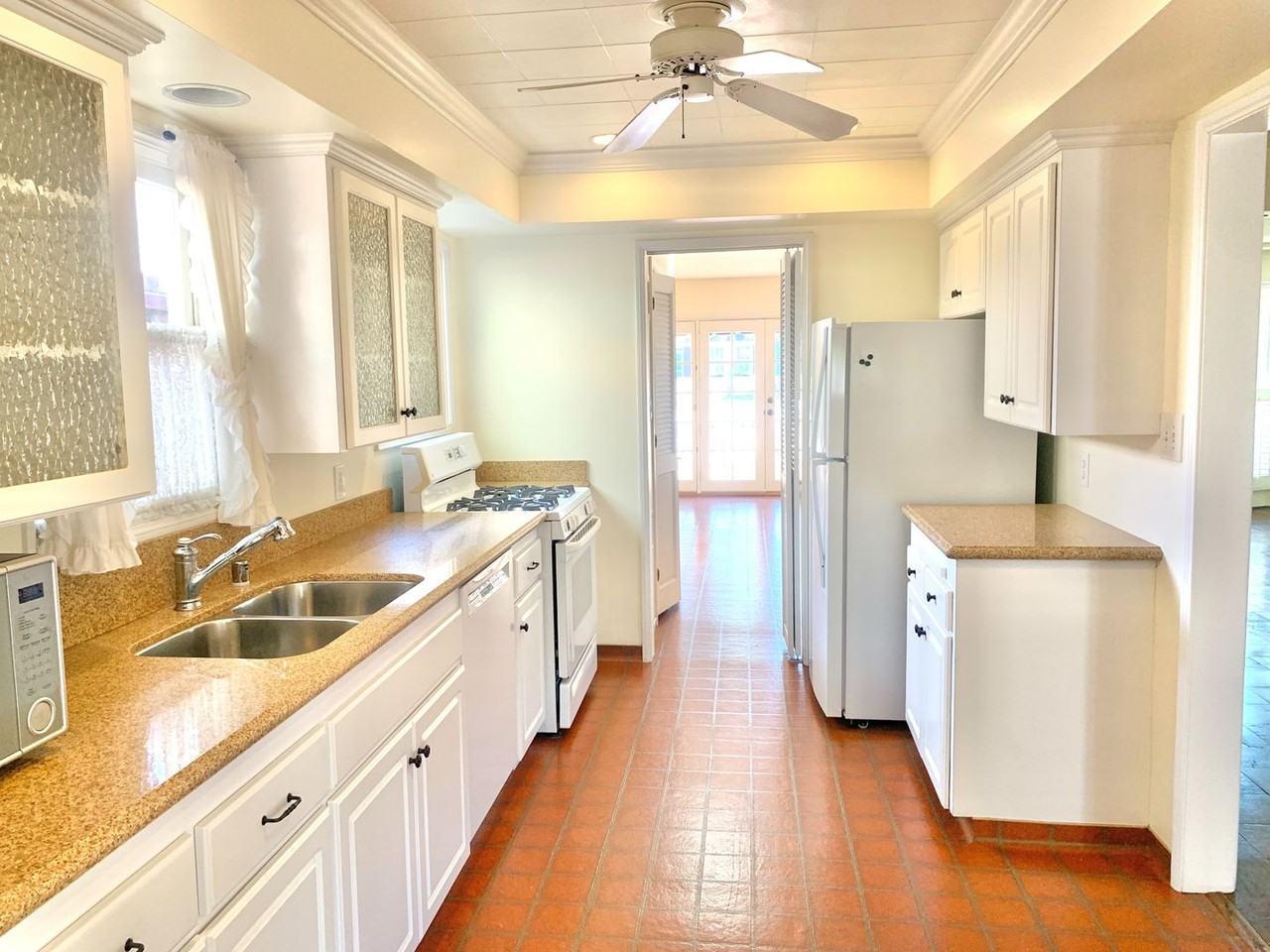 140 G Ave - Photo 6 of 40