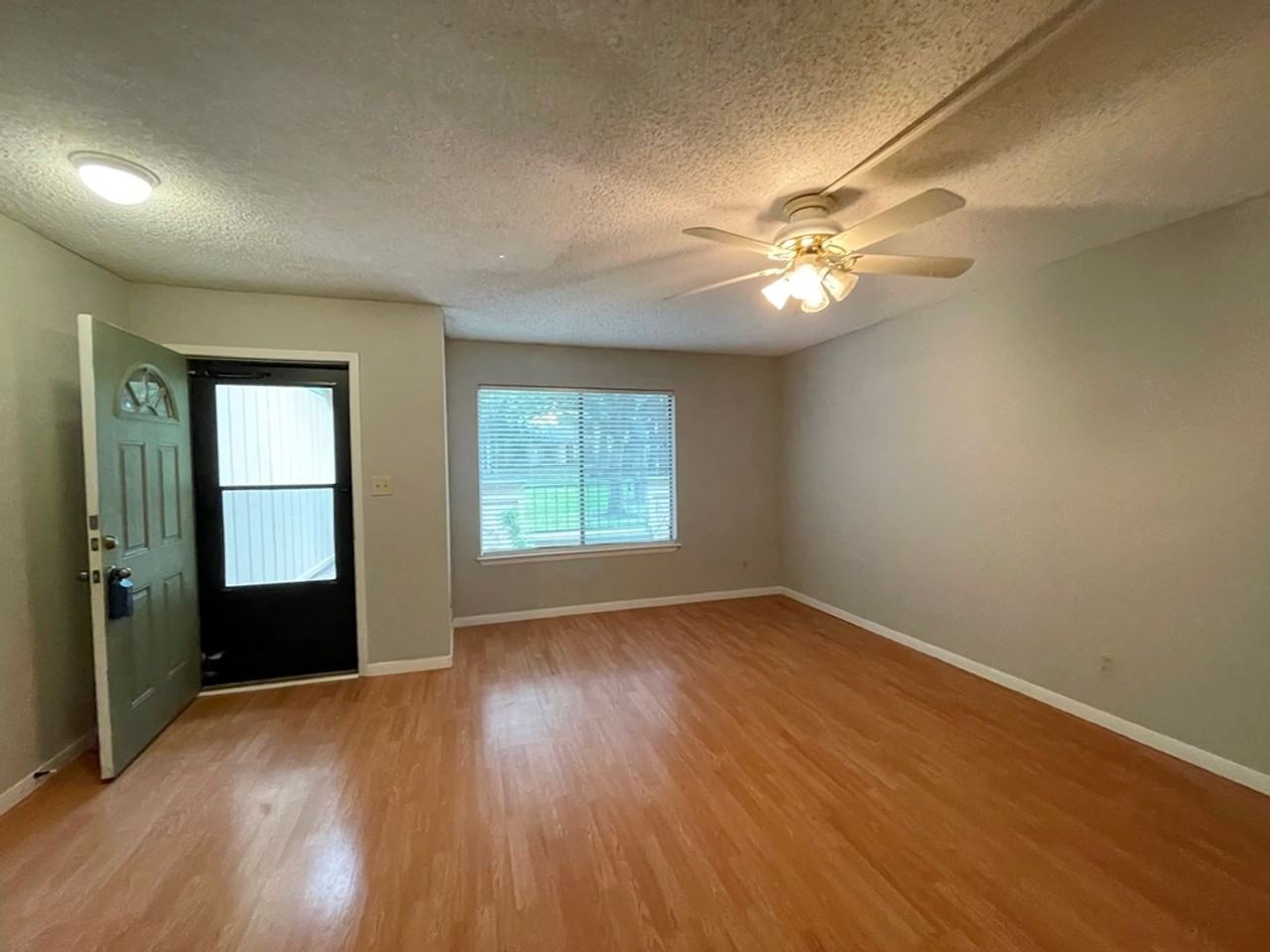 9502 Quail Village Ln - Photo 3 of 30