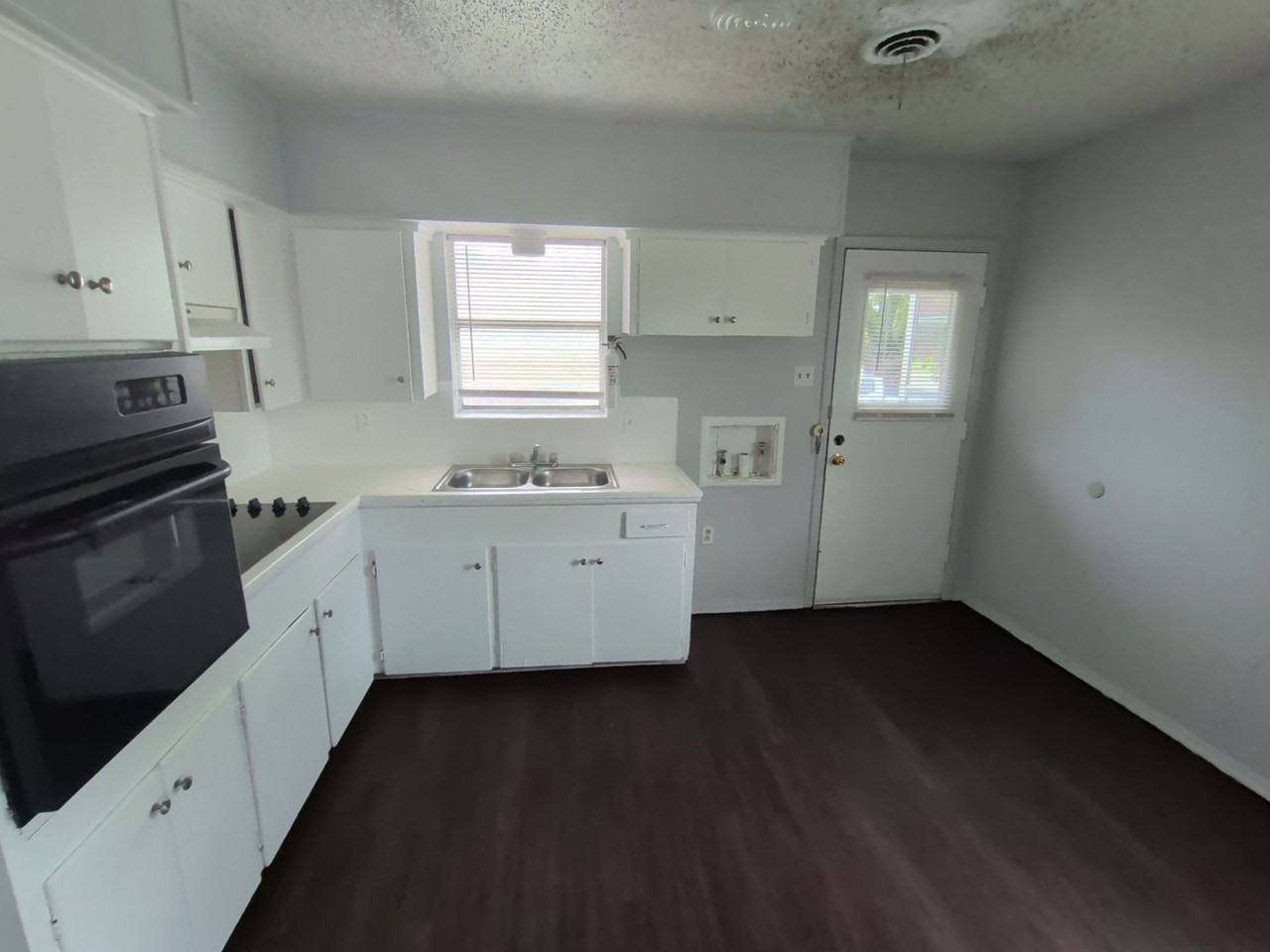 1905 Kent Dr #B - Photo 2 of 9