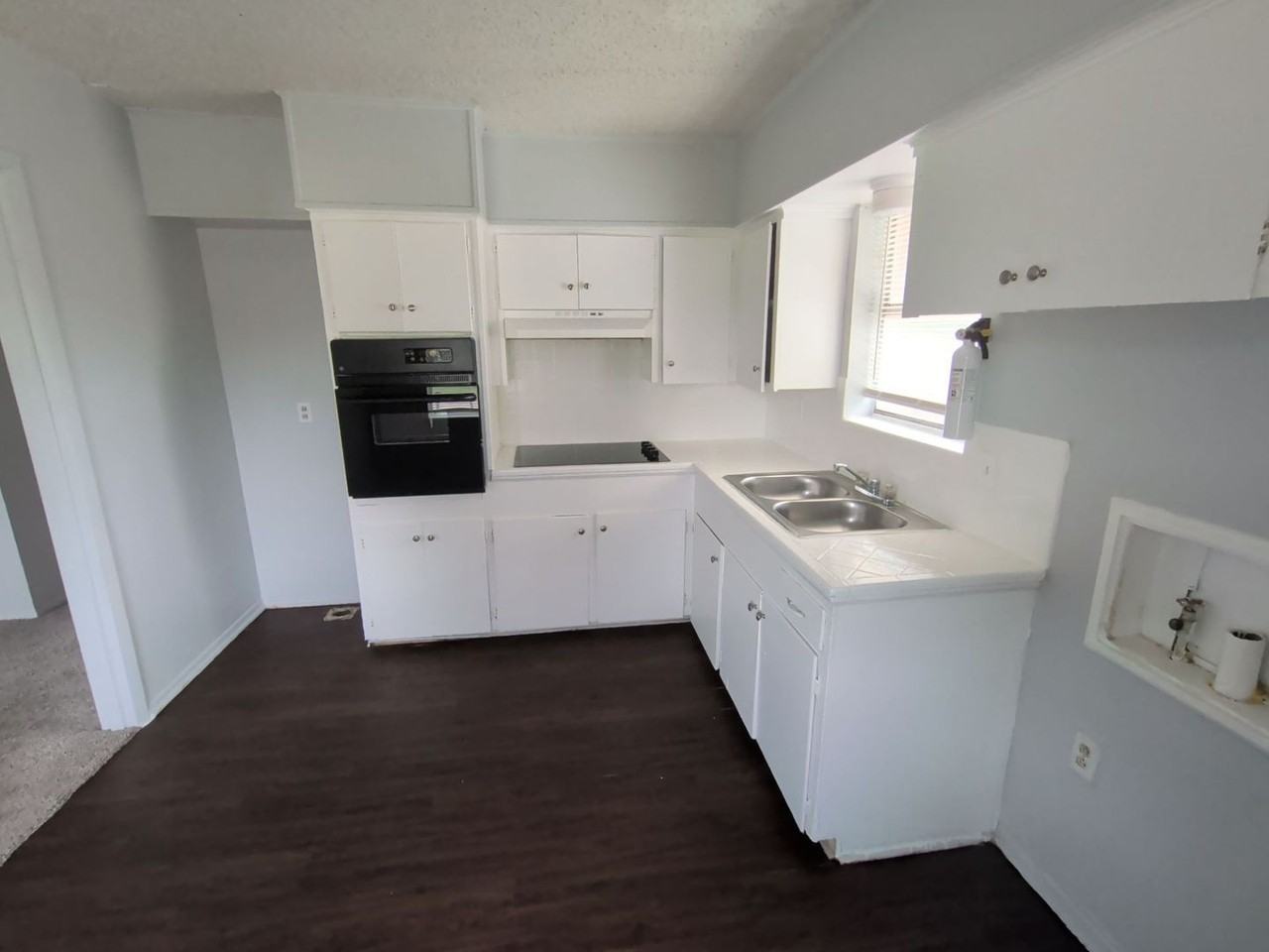 1905 Kent Dr #B - Photo 3 of 9