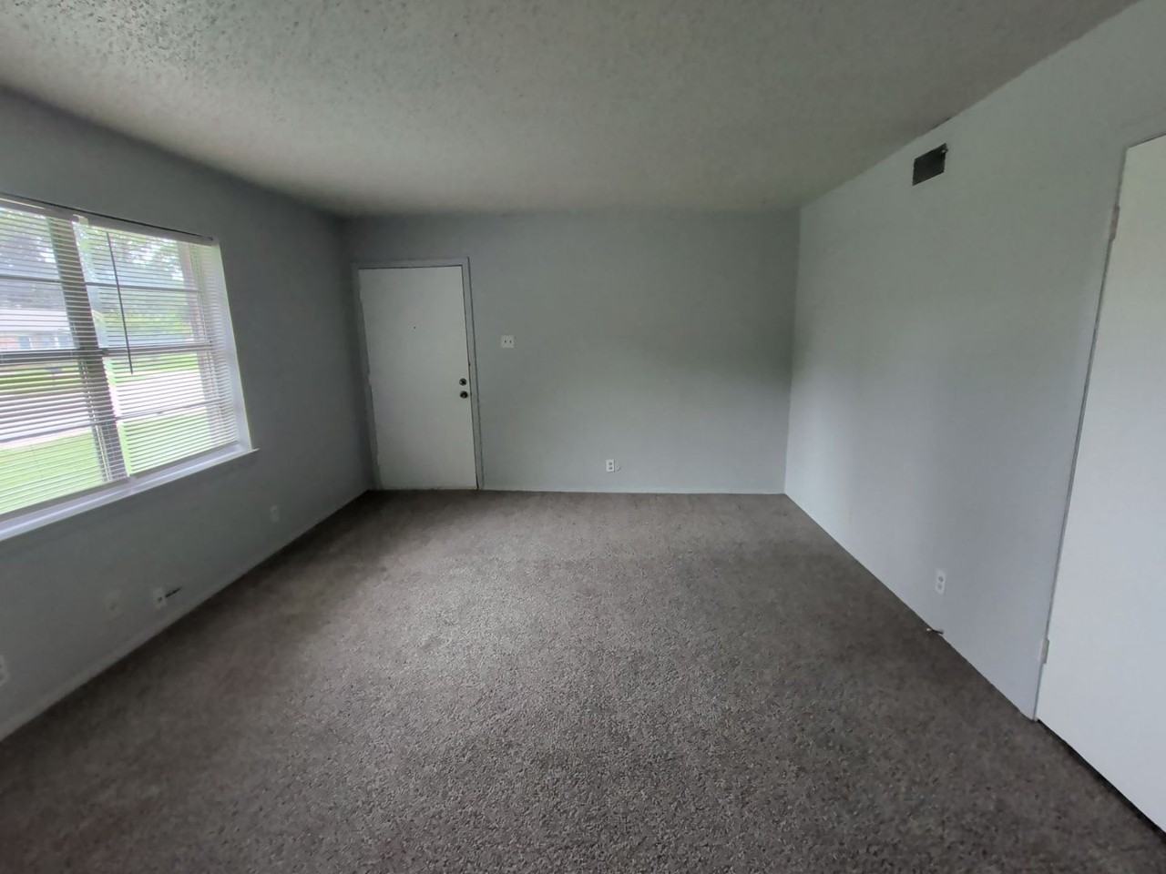 1905 Kent Dr #B - Photo 4 of 9