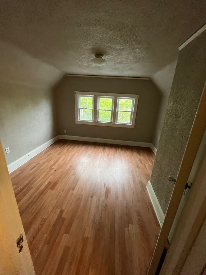2821 W Concordia Ave - Photo 3 of 12