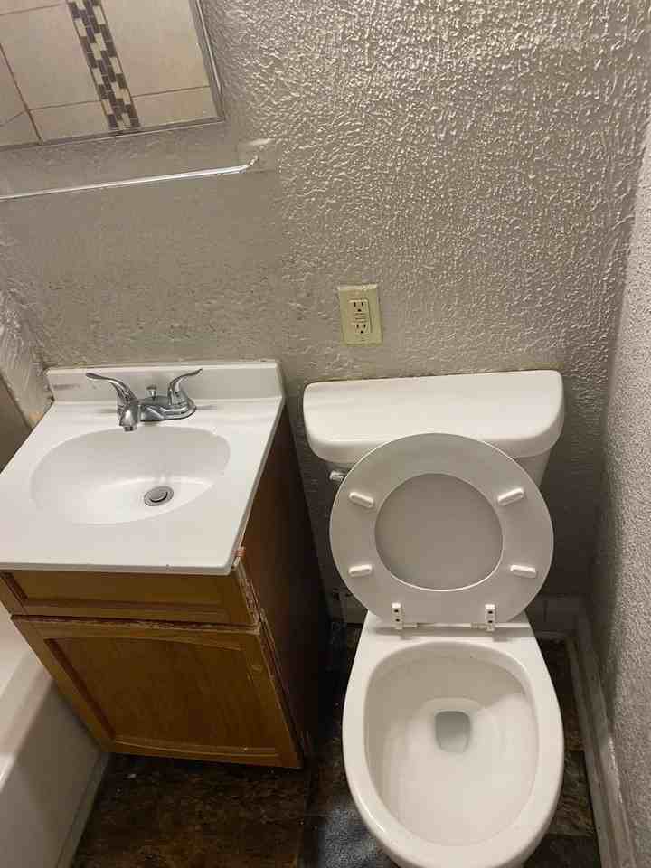 2821 W Concordia Ave - Photo 4 of 12