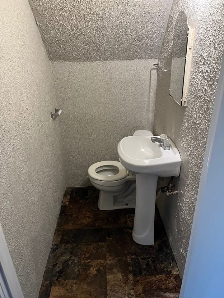 2821 W Concordia Ave - Photo 6 of 12