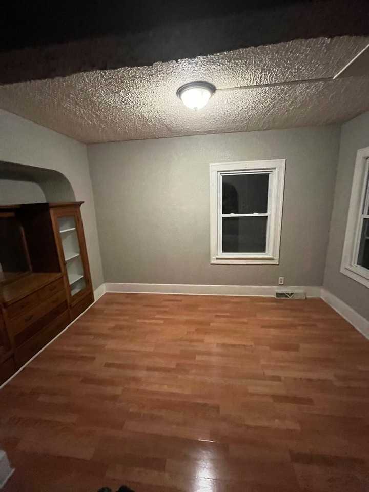 2821 W Concordia Ave - Photo 7 of 12