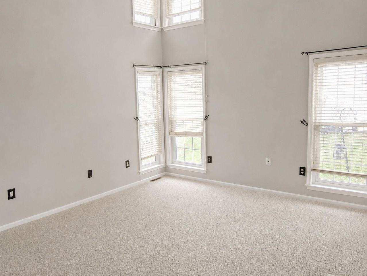 118 Henning Dr - Photo 6 of 26
