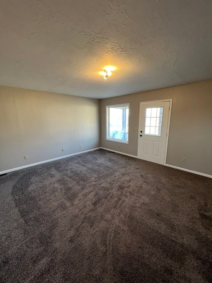 402 Panola Dr - Photo 3 of 10