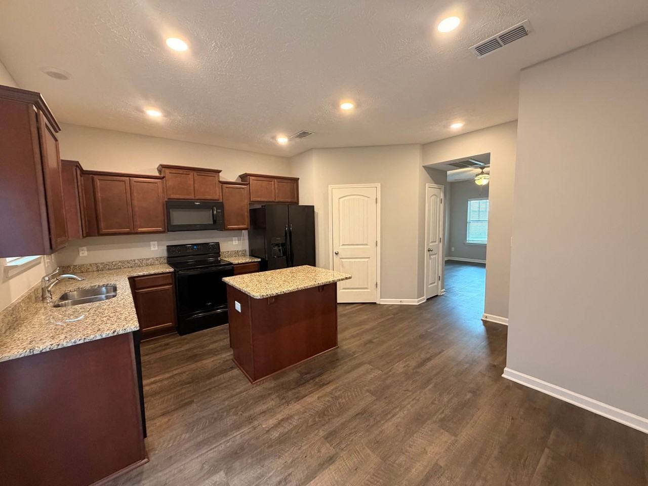 4042 Saddlecreek Way - Photo 7 of 23