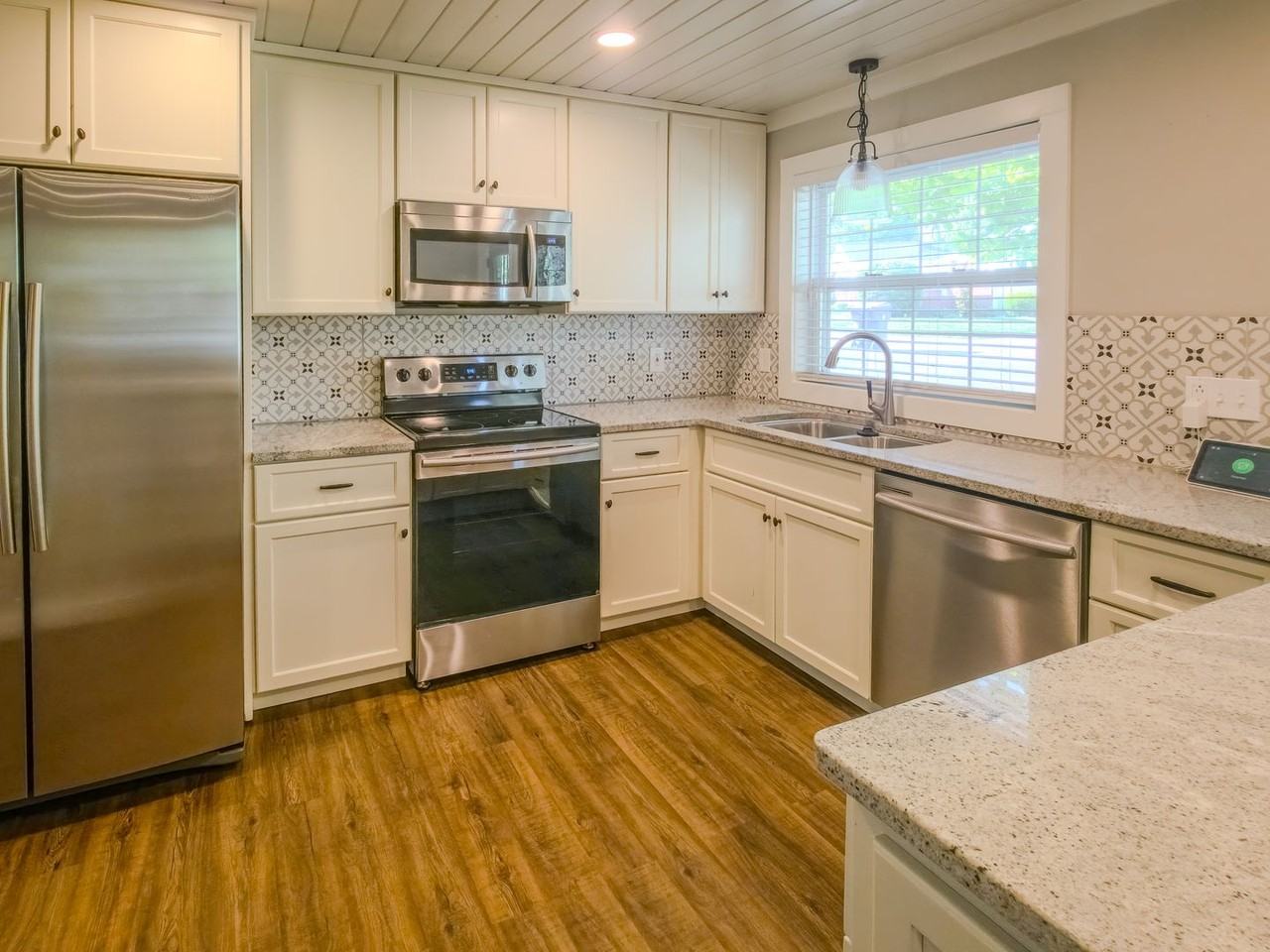 431 East Dr - Photo 2 of 37