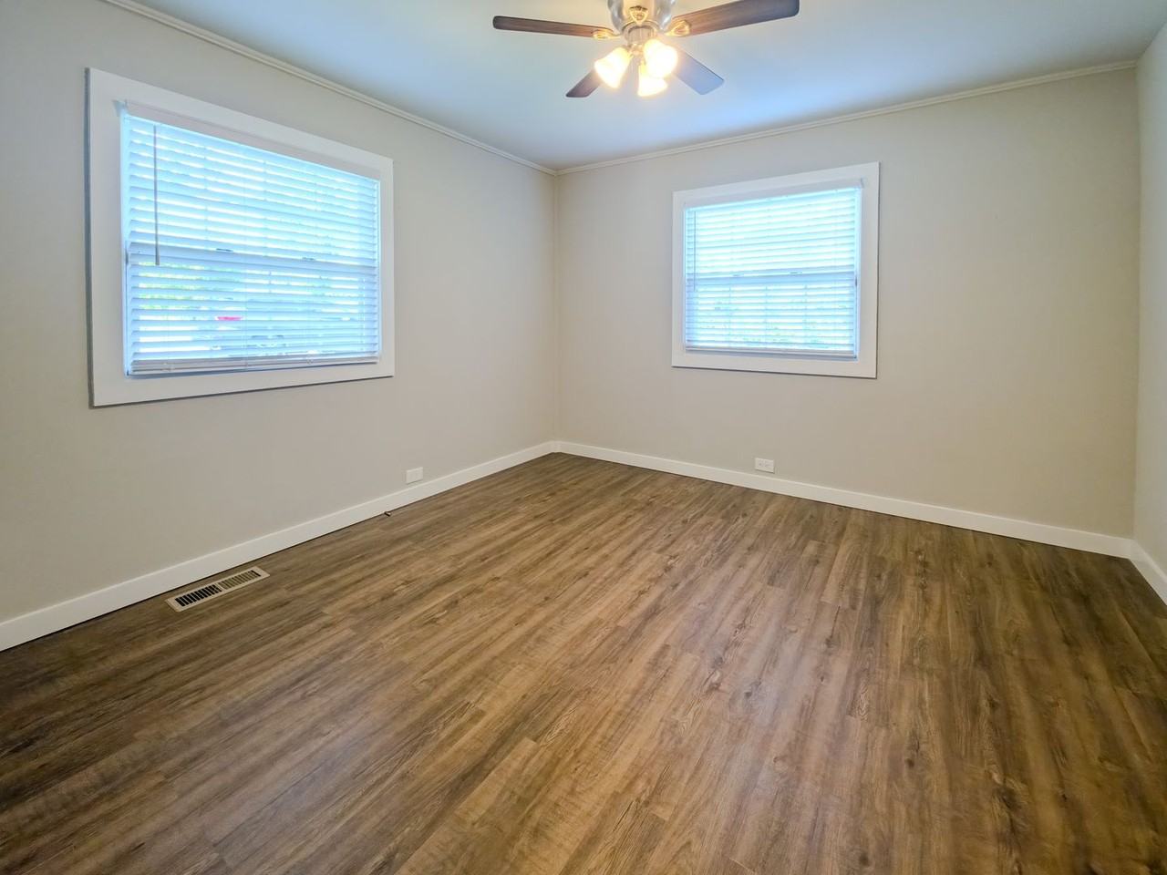 431 East Dr - Photo 6 of 37