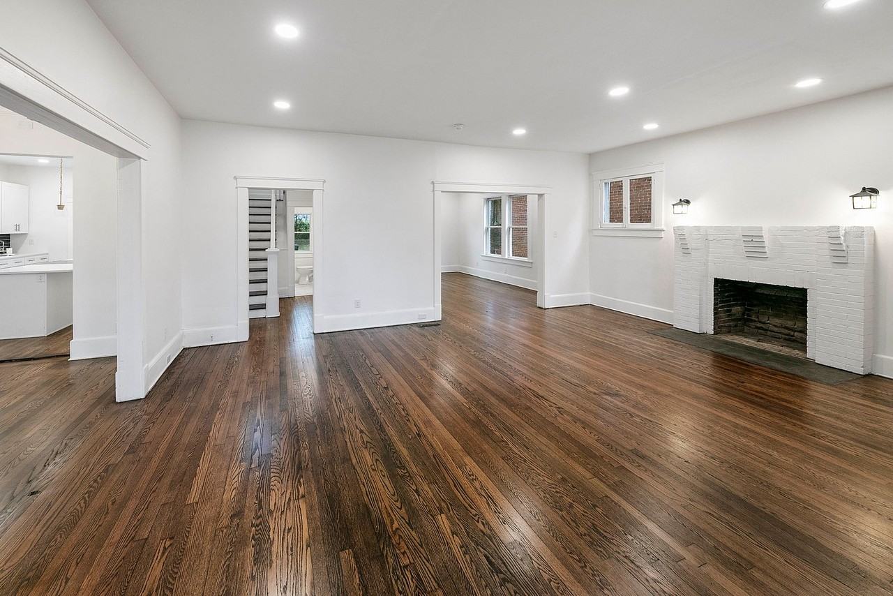 104 E Glenwood Ave - Photo 3 of 38
