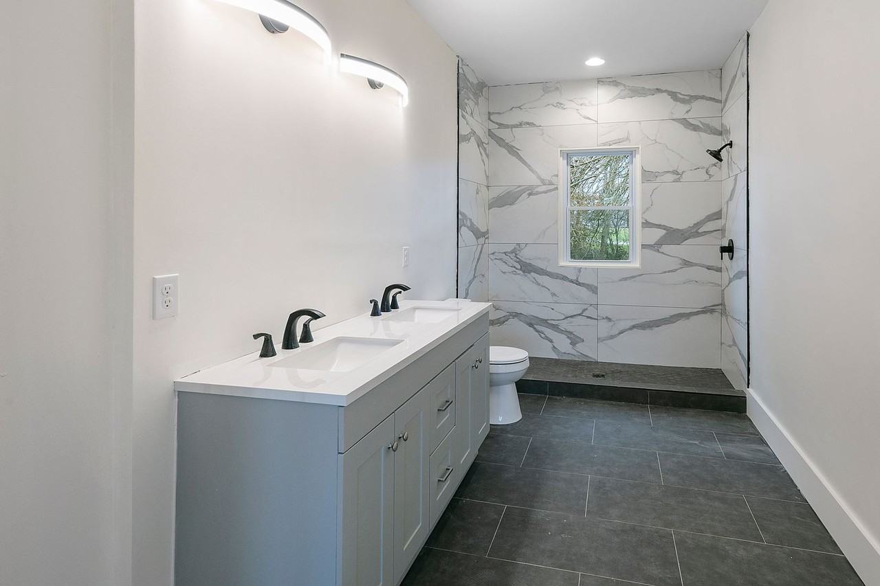 104 E Glenwood Ave - Photo 4 of 38