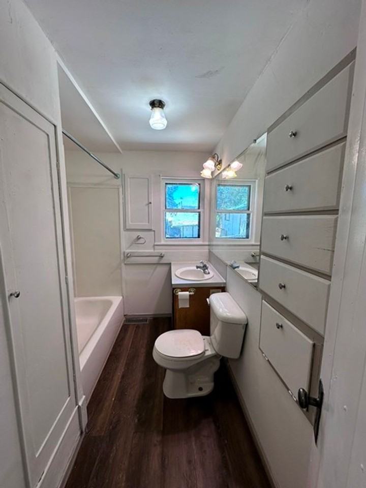 329 S Rogers St - Photo 3 of 25